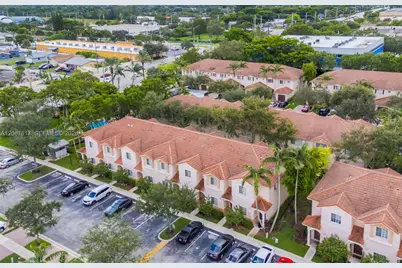 8870 N Isles Cir, Tamarac, FL 33321 - Photo 45