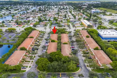 8870 N Isles Cir, Tamarac, FL 33321 - Photo 37