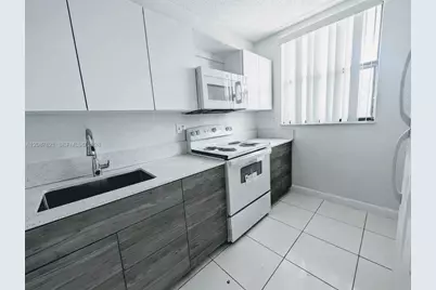 8429 Forest Hills Dr #305, Coral Springs, FL 33065 - Photo 3