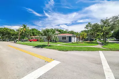 800 NE 144th St, North Miami, FL 33161 - Photo 35