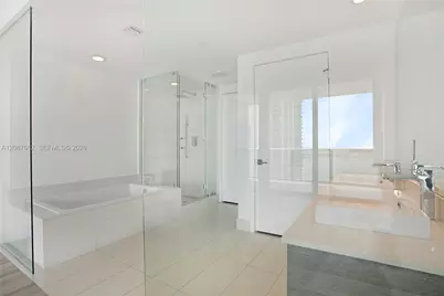650 NE 32nd St #2802, Miami, FL 33137 - Photo 11