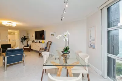 6423 Collins Ave #1201, Miami Beach, FL 33141 - Photo 17