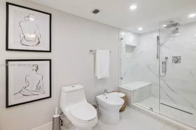 6423 Collins Ave #1201, Miami Beach, FL 33141 - Photo 7