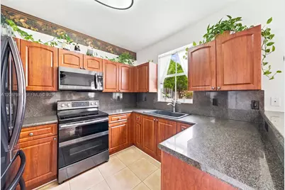 889 SW 151st Pl, Miami, FL 33194 - Photo 17