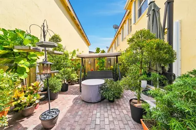 889 SW 151st Pl, Miami, FL 33194 - Photo 21