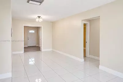 7303 NW 59th St, Tamarac, FL 33321 - Photo 9