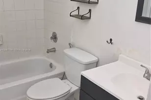18840 NW 57th Ave, Hialeah, FL 33015 - Photo 15