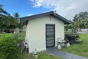 2101 NW 87th St, Miami, FL 33147 - Photo 15