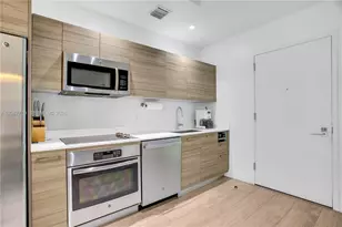 121 NE 34th St, Miami, FL 33137 - Photo 11