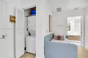 121 NE 34th St, Miami, FL 33137 - Photo 15