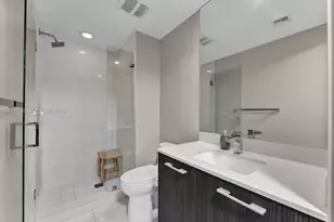 45 SW 9th St, Miami, FL 33130 - Photo 25
