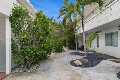 2858 Pine Tree Dr #5, Miami Beach, FL 33140 - Photo 13