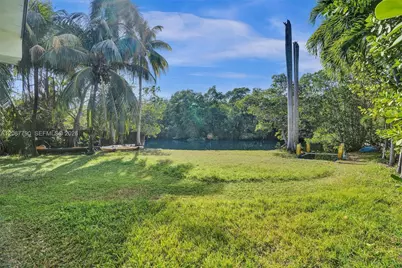 18500 NE 23rd Ct, Miami, FL 33180 - Photo 35