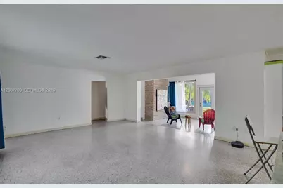 18500 NE 23rd Ct, Miami, FL 33180 - Photo 9