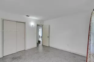 18500 NE 23rd Ct, Miami, FL 33180 - Photo 21