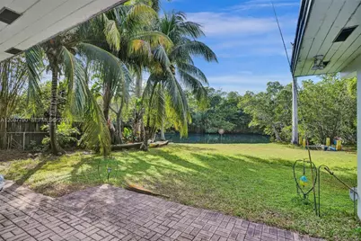 18500 NE 23rd Ct, Miami, FL 33180 - Photo 43