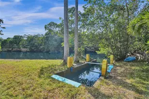 18500 NE 23rd Ct, Miami, FL 33180 - Photo 41