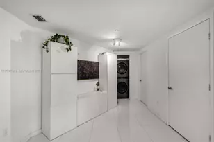 475 Brickell Ave, Miami, FL 33131 - Photo 15