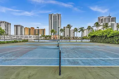 1000 Parkview Dr #329, Hallandale Beach, FL 33009 - Photo 15