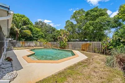 800 NW 48th Ter, Plantation, FL 33317 - Photo 37