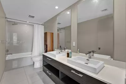 45 SW 9th St #1002, Miami, FL 33130 - Photo 7