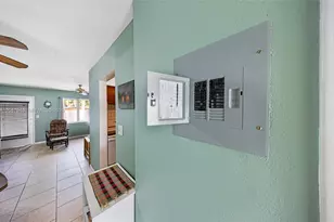 15610 NE 6th Ave, Miami, FL 33162 - Photo 11