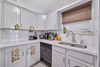 730 N 64th Ave, Hollywood, FL 33024 - Photo 9