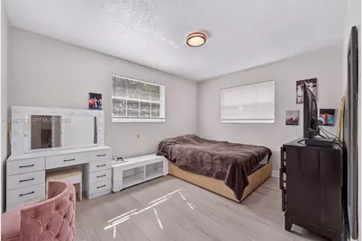 730 N 64th Ave, Hollywood, FL 33024 - Photo 17