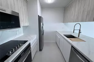 31 SE 5th St, Miami, FL 33131 - Photo 9