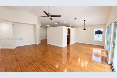 17542 NW 12th St, Pembroke Pines, FL 33029 - Photo 9