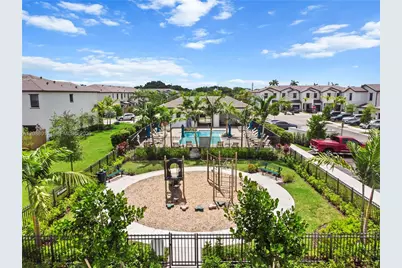 221 SW 159th Way, Pembroke Pines, FL 33027 - Photo 7