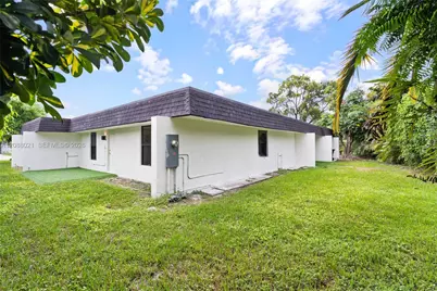 4705 Bayberry Ln, Tamarac, FL 33319 - Photo 5