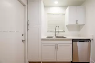 2441 SW 82nd Ave, Davie, FL 33324 - Photo 9