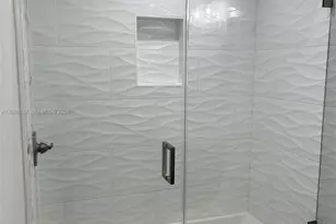 18859 NW 86th Ave, Hialeah, FL 33015 - Photo 21