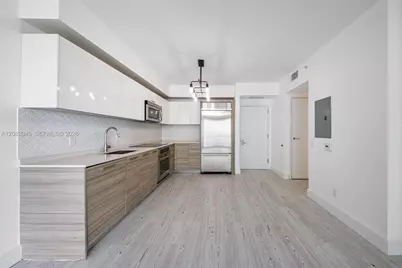 1300 Brickell Bay Dr #704, Miami, FL 33131 - Photo 17