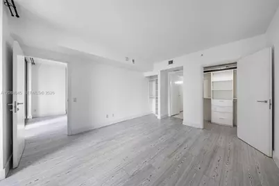 1300 Brickell Bay Dr #704, Miami, FL 33131 - Photo 25