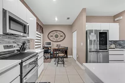 3985 NE 15th St, Homestead, FL 33033 - Photo 9