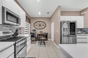 3985 NE 15th St, Homestead, FL 33033 - Photo 9