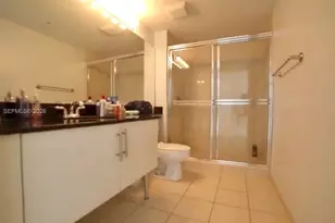 31 SE 5th St, Miami, FL 33131 - Photo 5