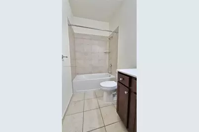 10570 W 33rd Ln, Hialeah, FL 33018 - Photo 9