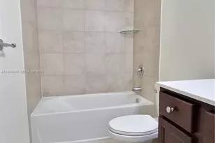 10570 W 33rd Ln, Hialeah, FL 33018 - Photo 11