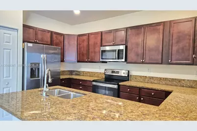 10570 W 33rd Ln, Hialeah, FL 33018 - Photo 5