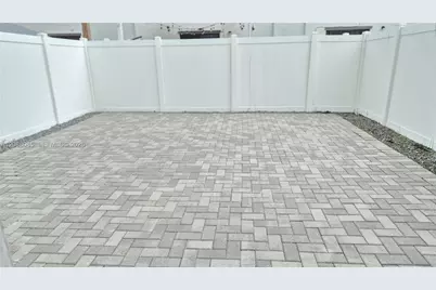 10570 W 33rd Ln, Hialeah, FL 33018 - Photo 11