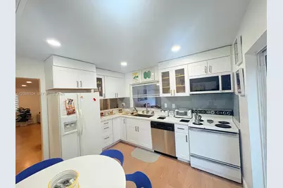 927 NW 106th Ave Cir #927, Miami, FL 33172 - Photo 11