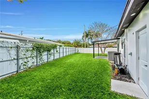 719 SW 25th Ave, Boynton Beach, FL 33435 - Photo 9