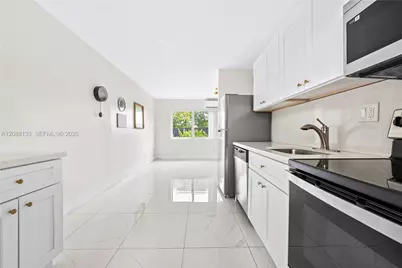 612 NW 10th Ter #B, Fort Lauderdale, FL 33311 - Photo 5