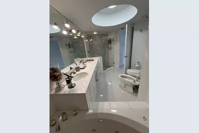 6301 Collins Ave #2108, Miami Beach, FL 33141 - Photo 47