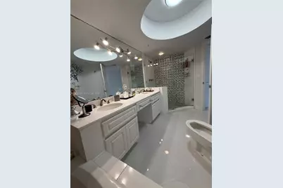 6301 Collins Ave #2108, Miami Beach, FL 33141 - Photo 45