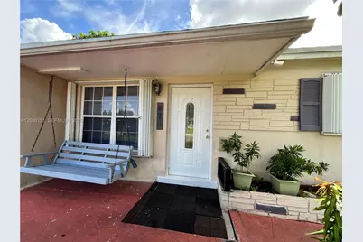 371 SW 67th Ter, Pembroke Pines, FL 33023 - Photo 1