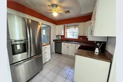 371 SW 67th Ter, Pembroke Pines, FL 33023 - Photo 7